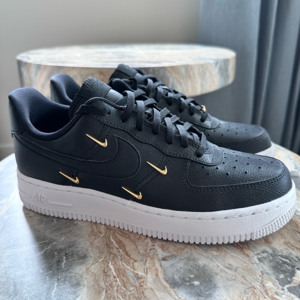 Nike Air Force 1 '07 LX Sneaker